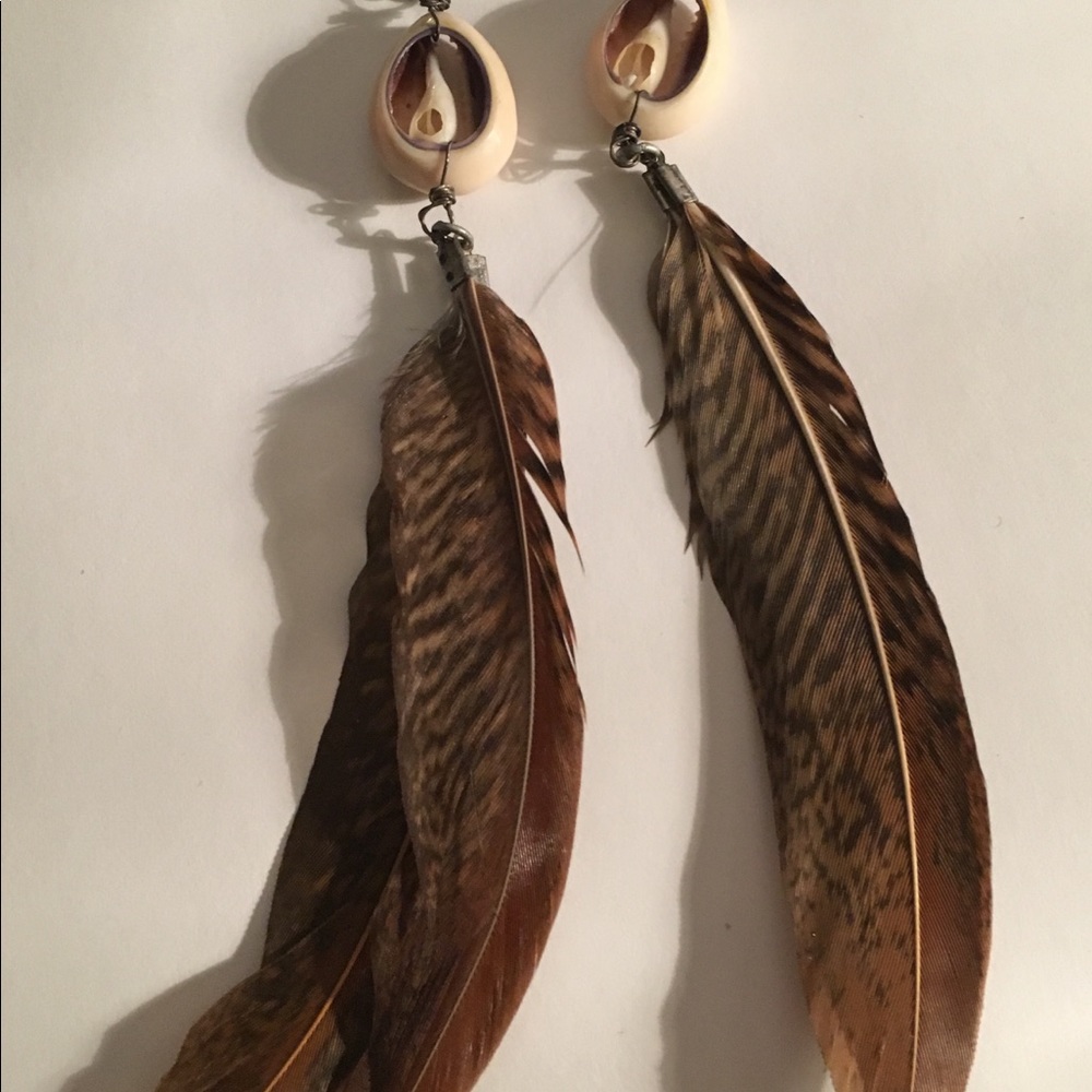 Earrings with feathers